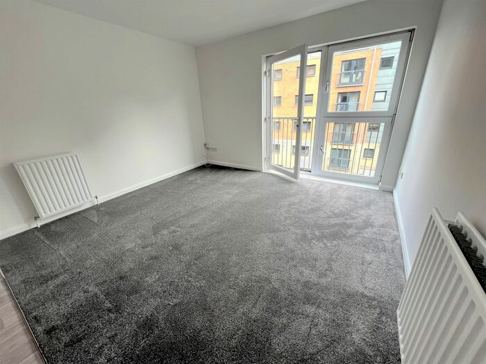 2 Bedroom Flat To Rent In Barrland Street, Pollokshaws, Glasgow, G41