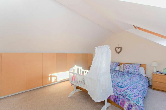 2 Bedroom Flat To Rent In Pathfield Road, Streatham Common, London, SW16