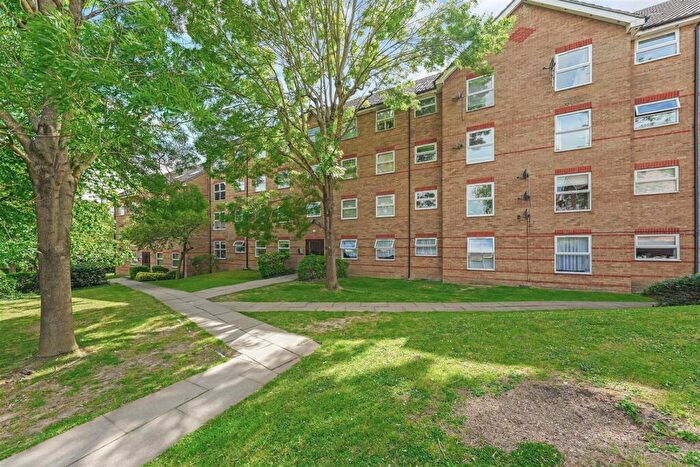 2 Bedroom Flat To Rent In Chigwell Lane, Loughton, IG10