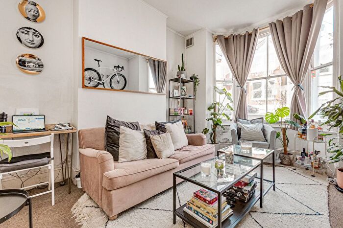 1 Bedroom Flat To Rent In Dorothy Road, Clapham Junction, SW11