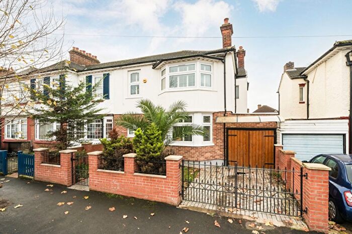4 Bedroom Property For Sale In Garden Avenue, Tooting, CR4