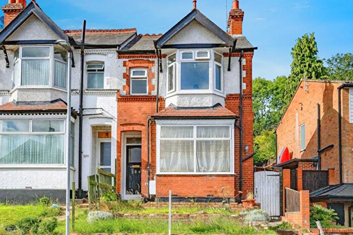 3 Bedroom End Of Terrace House For Sale In Russell Rise, Luton, Bedfordshire, LU1