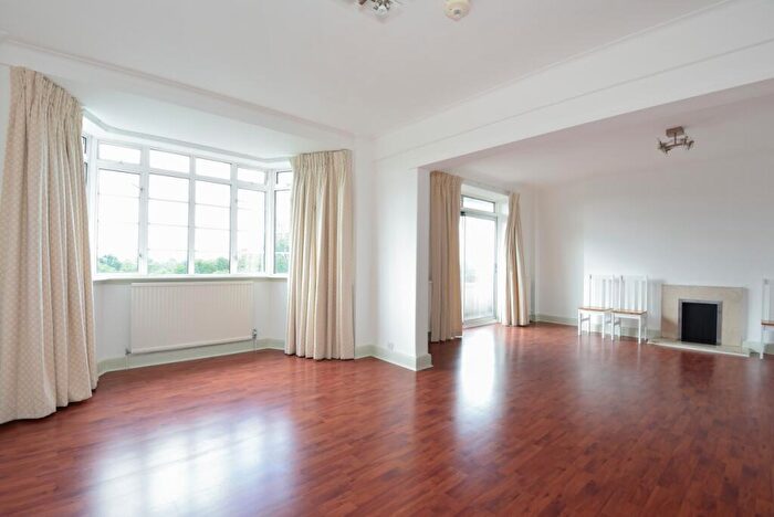 4 Bedroom Flat To Rent In St. James Close, London, NW8