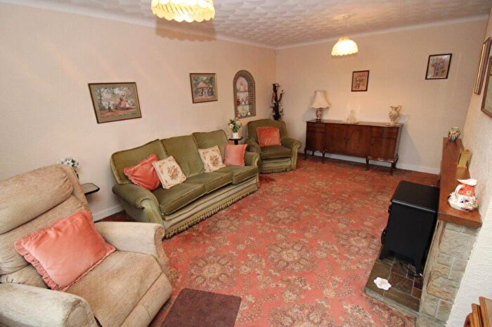 3 Bedroom Bungalow For Sale In Downs Crescent, Gawber, Barnsley, S75