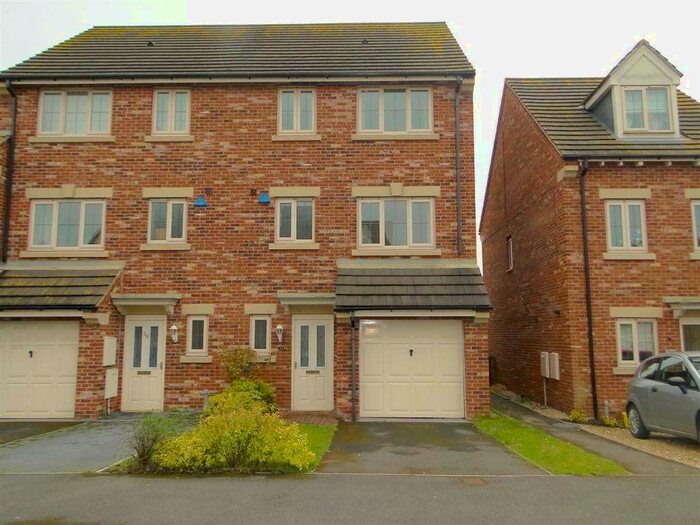 4 Bedroom Town House To Rent In Forge Drive, Epworth, DN9