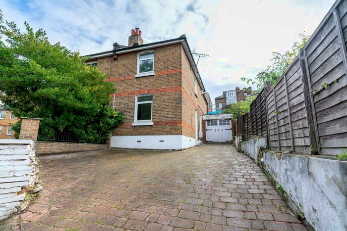 3 Bedroom Semi-Detached House To Rent In Gundulph Road, Rochester, Kent, ME1