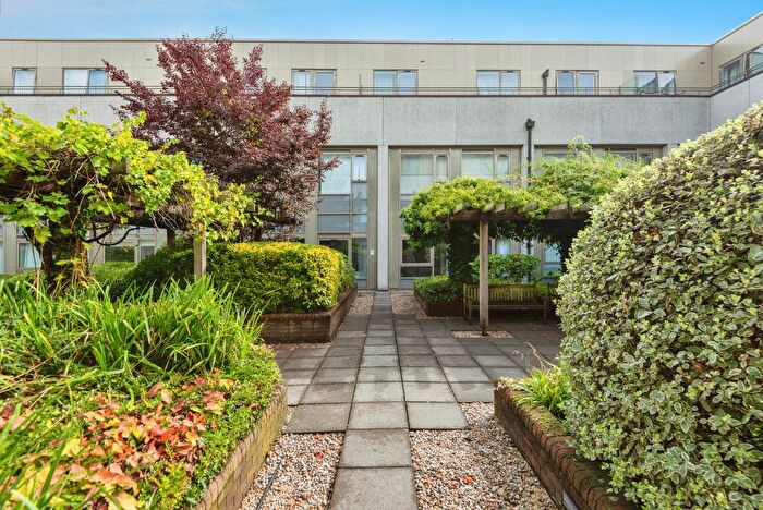 1 Bedroom Flat For Sale In Lampton Road, Hounslow, TW3