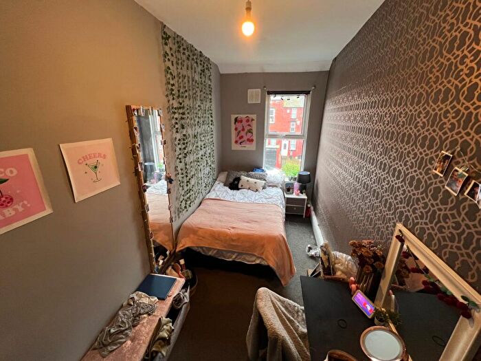 1 Bedroom Detached House To Rent In Brudenell Road, Hyde Park, Leeds, West Yorkshire, LS6