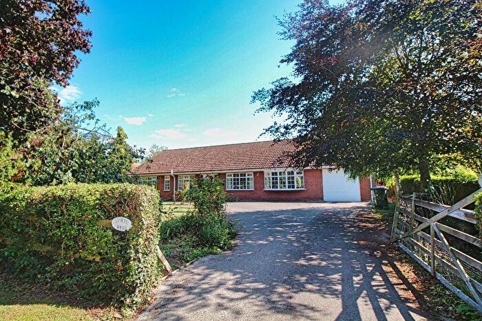 5 Bedroom Detached Bungalow For Sale In Low Holland Lane, Sturton-Le-Steeple, DN22