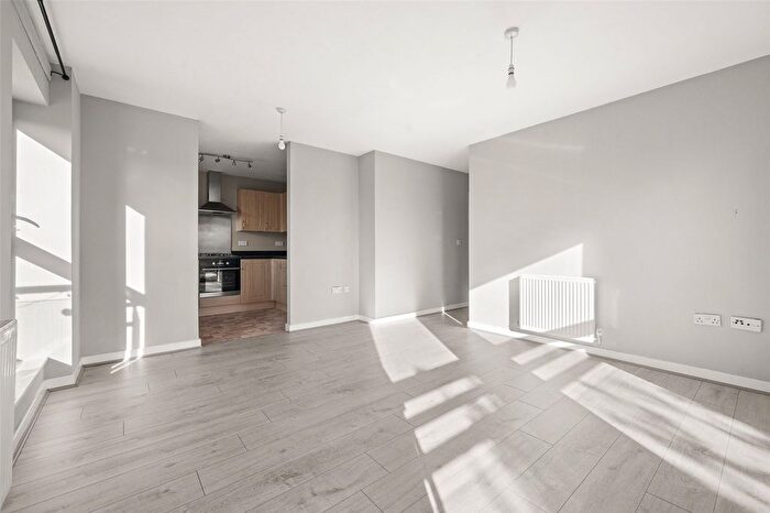 2 Bedroom Flat For Sale In Mount Lane, Bracknell, Berkshire, RG12