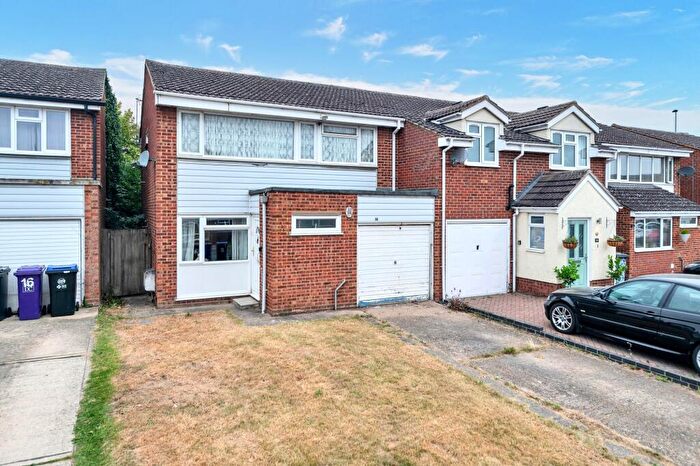 4 Bedroom Semi-Detached House For Sale In Donne Close, Royston, SG8