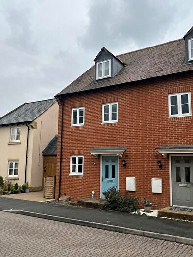 3 Bedroom Semi-Detached House To Rent In Hazeldene Close, OX29