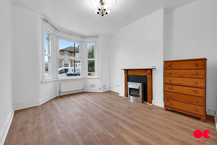 2 Bedroom Flat To Rent In Goldsmith Road, Leyton, E10