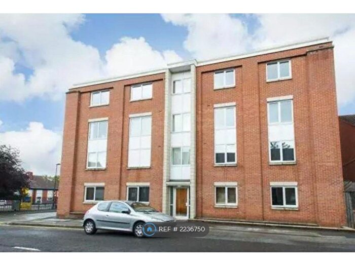 2 Bedroom Flat To Rent In Royal Court, Nottingham, NG5