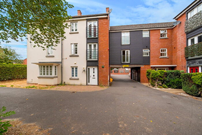 2 Bedroom Flat For Sale In Barrington Drive, Basingstoke, RG24