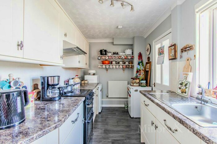 3 Bedroom Semi-Detached House For Sale In Walter Howes Crescent, Middleton, PE32