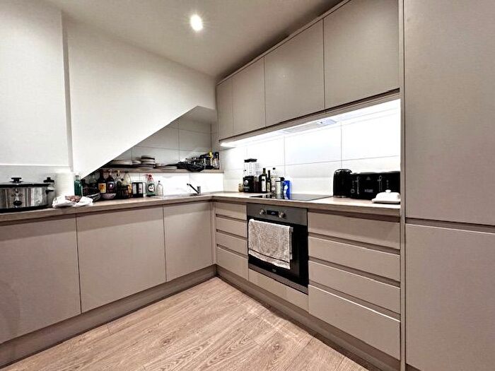 1 Bedroom Flat To Rent In Alexandra Grove, Finsbury Park, London, N4