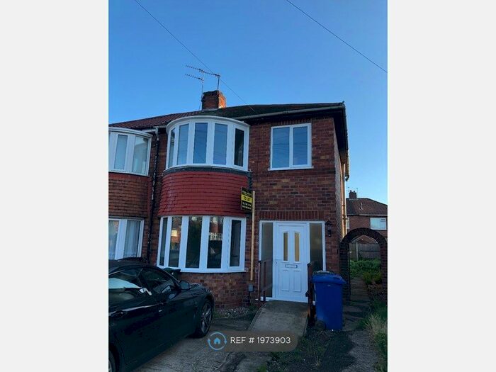 3 Bedroom Semi-Detached House To Rent In Blake Avenue, Doncaster, DN2
