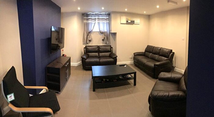 6 Bedroom House To Rent In Ridgeway Terrace, Woodhouse, Leeds, LS6