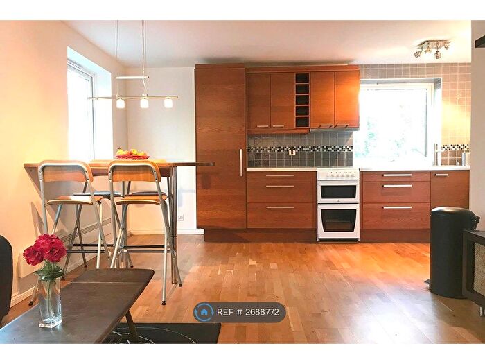 2 Bedroom Flat To Rent In Southfield Park, Oxford, OX4