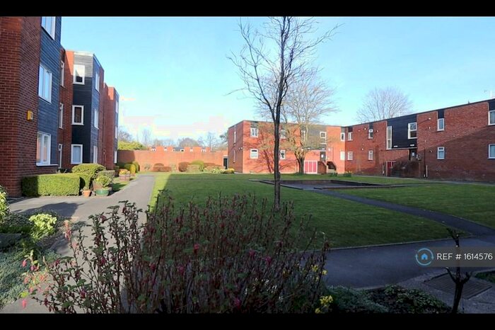 2 Bedroom Flat To Rent In Blackmoor Court, Leeds, LS17