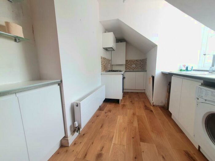 1 Bedroom Flat To Rent In Mountview Road, Haringey, N4