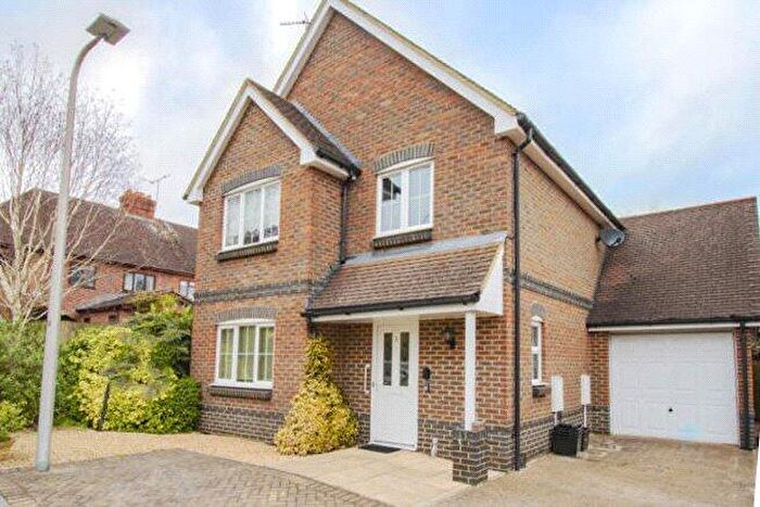 4 Bedroom Detached House For Sale In Village Close, Wokingham, Berkshire, RG41