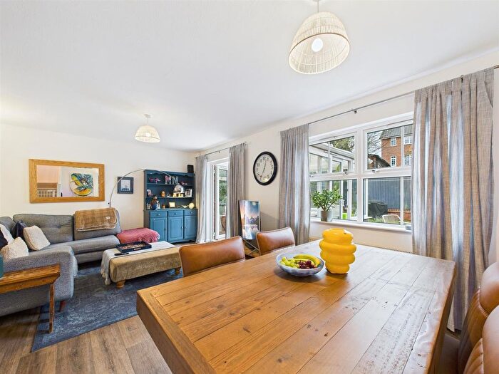 3 Bedroom End Of Terrace House For Sale In Beaconsfield Road, Aylesbury, Buckinghamshire, HP21