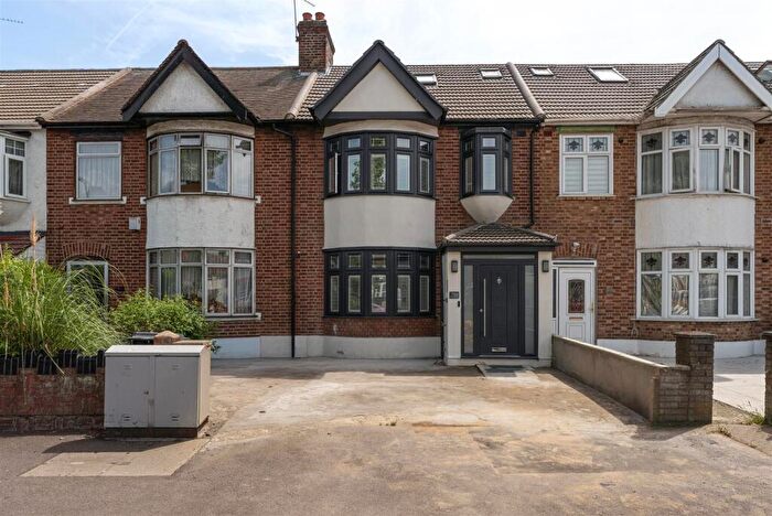 5 Bedroom Terraced House For Sale In Lea Bridge Road, Walthamstow, E17
