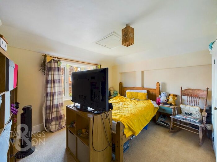 2 Bedroom Cottage For Sale In High Street, Attleborough, NR17