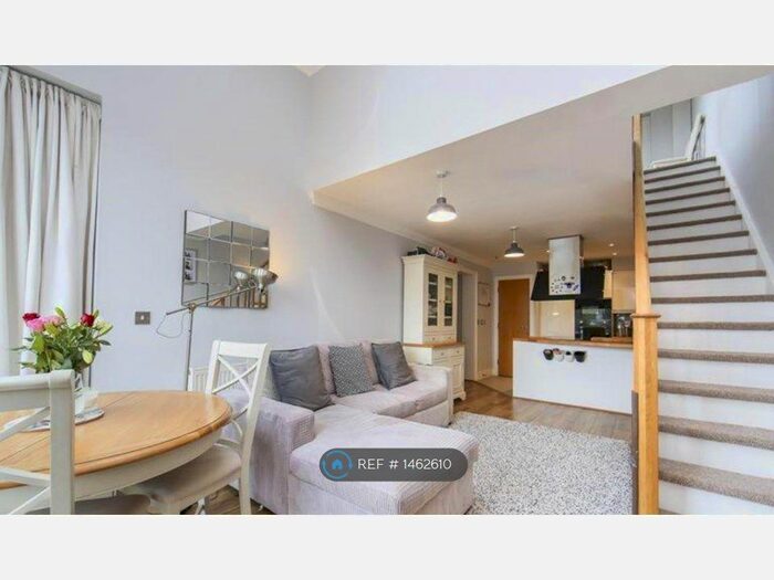 2 Bedroom Flat To Rent In Leslie Park Road, Croydon, CR0