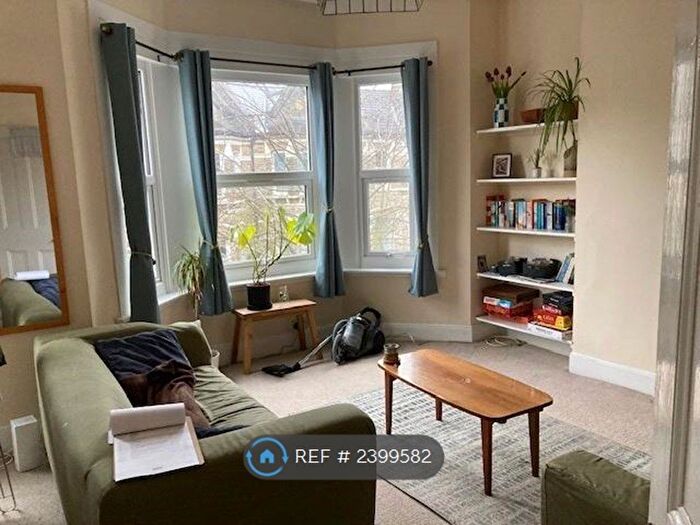 2 Bedroom Flat To Rent In Corrance Road, London, SW2