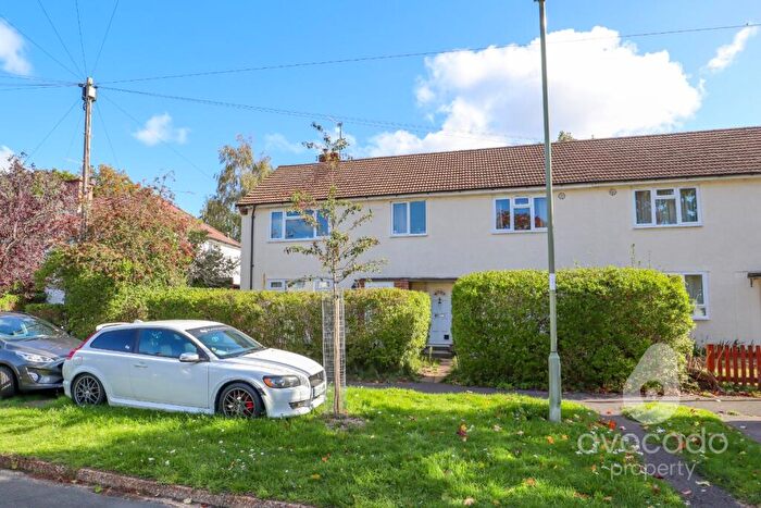2 Bedroom Ground Maisonette For Sale In Meadow Road, Farnborough, Hampshire, GU14
