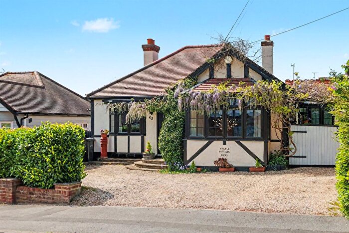 3 Bedroom Detached Bungalow For Sale In Hawkwell Chase, Hockley, SS5