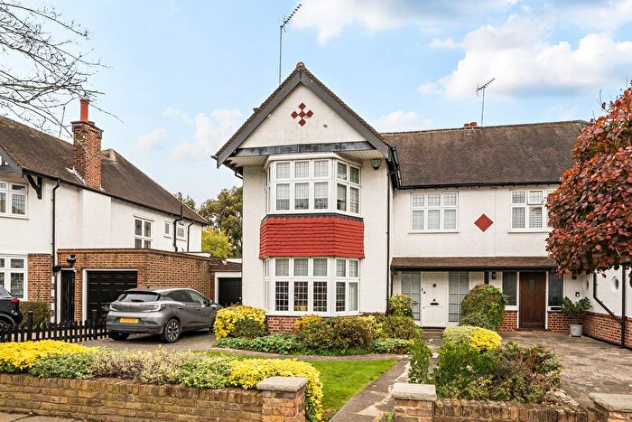 3 Bedroom Semi Detached House For Sale In Greenhill Park, Barnet, EN5