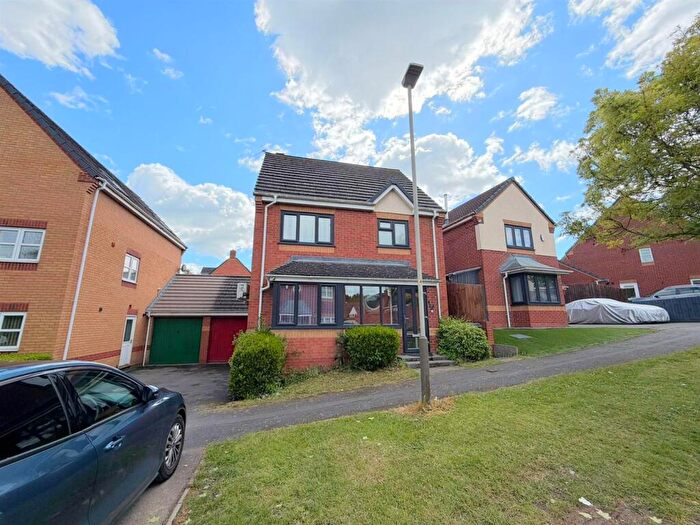 3 Bedroom Link Detached House For Sale In Edgefield Close, Hamilton, Leicester, LE5