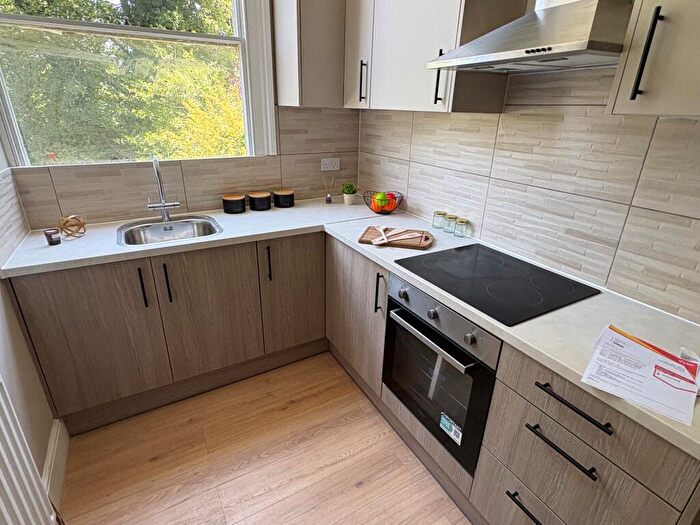 2 Bedroom Flat To Rent In Hillmarton Road, Islington, London, N7