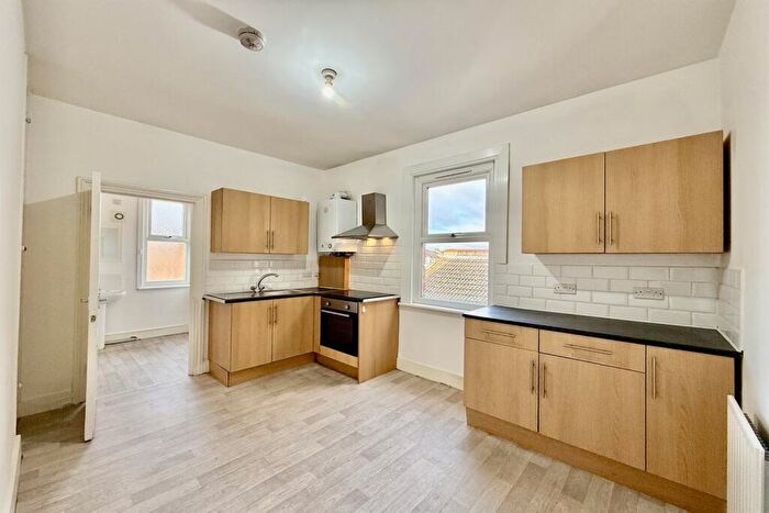 1 Bedroom Flat To Rent In Shakespeare Drive, Westcliff-on-Sea, SS0