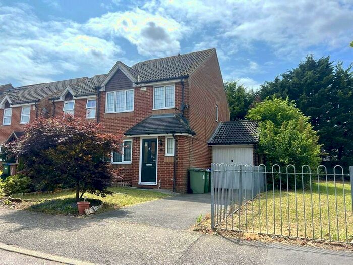 3 Bedroom Semi-Detached House To Rent In Lawrence Road, Erith, Kent, DA8