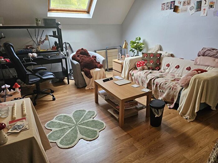 1 Bedroom House To Rent In Moorland Road, Leeds, LS6