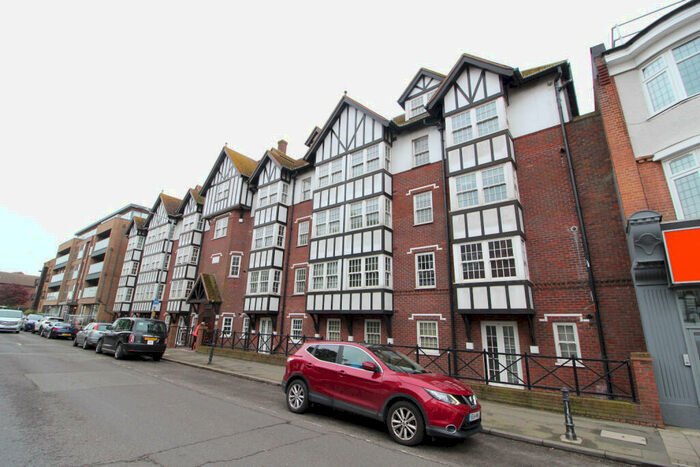 2 Bedroom Apartment To Rent In Southside, - Leigh Road, Leigh On Sea, SS9