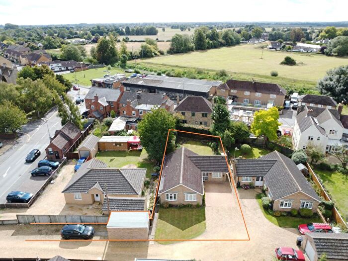3 Bedroom Detached Bungalow For Sale In Godsey Lane, Market Deeping, PE6