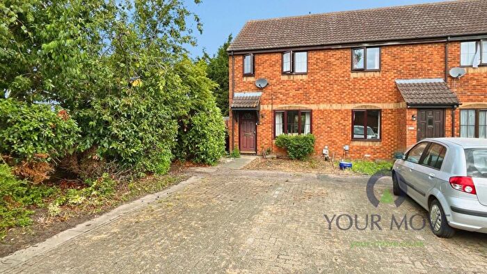 3 Bedroom End Of Terrace House For Sale In Howard Close, Wilstead, Bedford, Bedfordshire, MK45