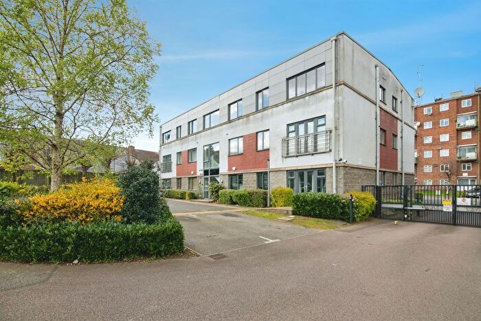 2 Bedroom Flat For Sale In Holly Lane, Smethwick, B66