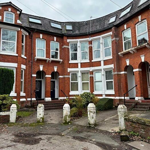 Studio To Rent In Beaconsfield, Fallowfield., M14