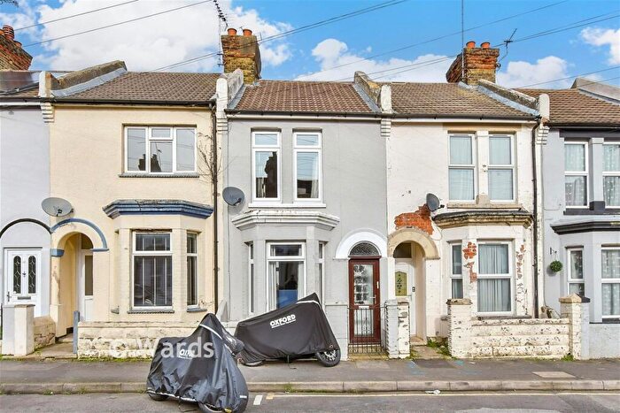 3 Bedroom Terraced House For Sale In Windsor Road, Gillingham, Kent, ME7