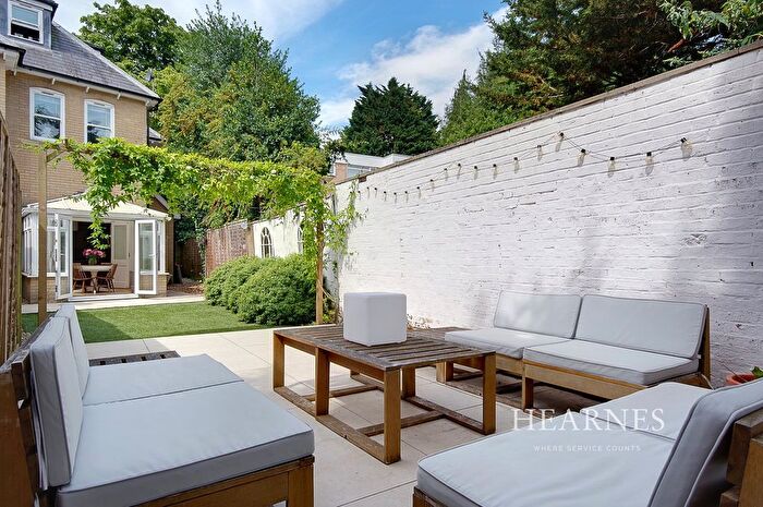 2 Bedroom Flat For Sale In Wimborne Road, Bournemouth, BH3