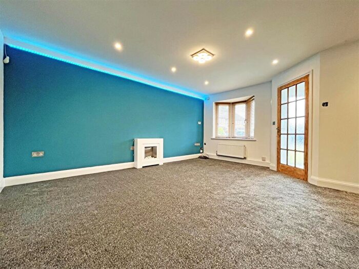 3 Bedroom Semi-Detached House To Rent In Emmanuel Avenue, Arnold, Nottingham, NG5