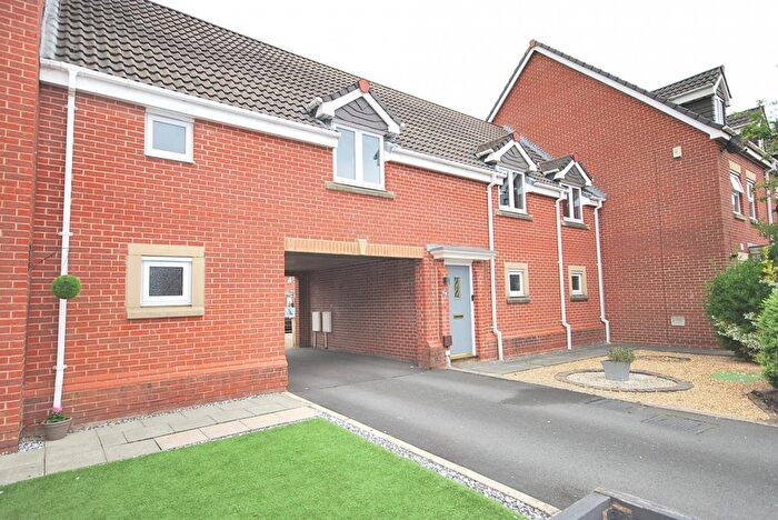 2 Bedroom Maisonette To Rent In Netherwood Way, Westhoughton, Bolton, BL5