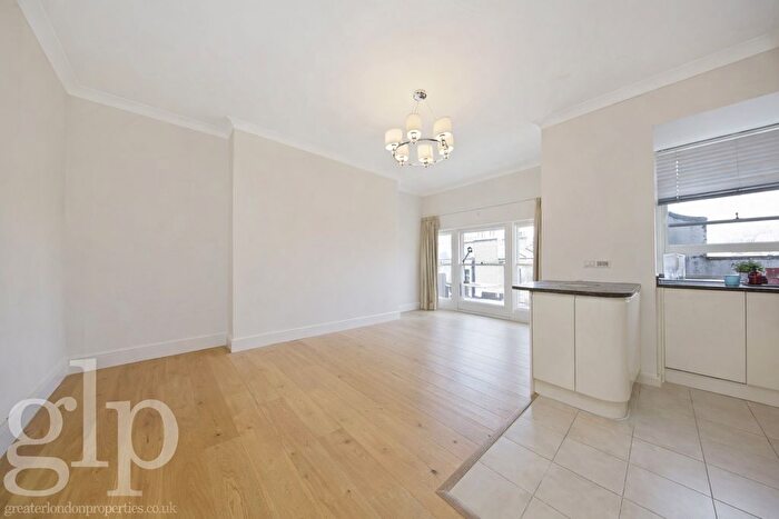 1 Bedroom Flat To Rent In Bedford Court Mansions, Adeline Place, WC1B